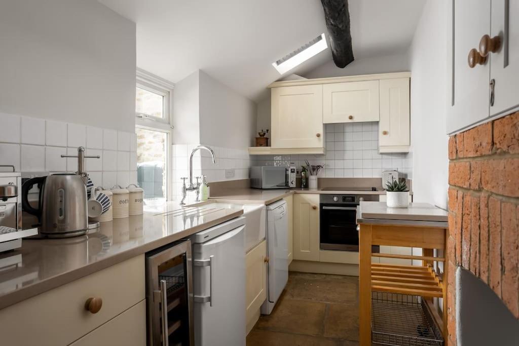 Charming 17Th Century Cotswold Cottage Adlestrop Exterior photo