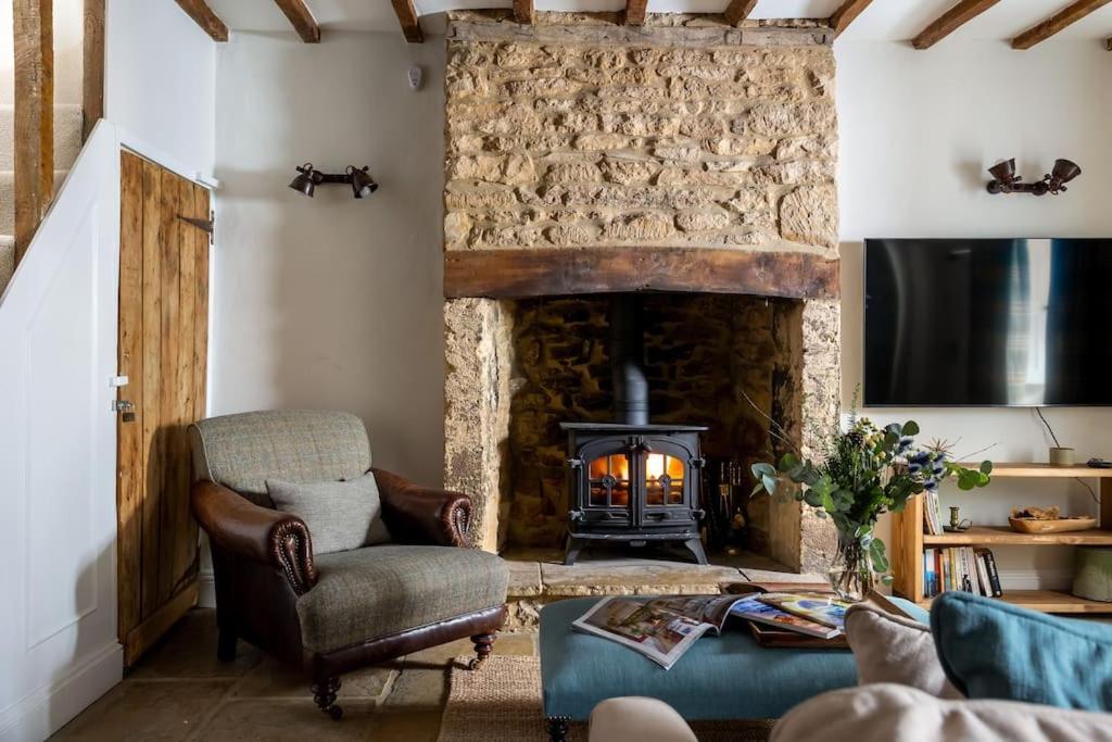 Charming 17Th Century Cotswold Cottage Adlestrop Exterior photo