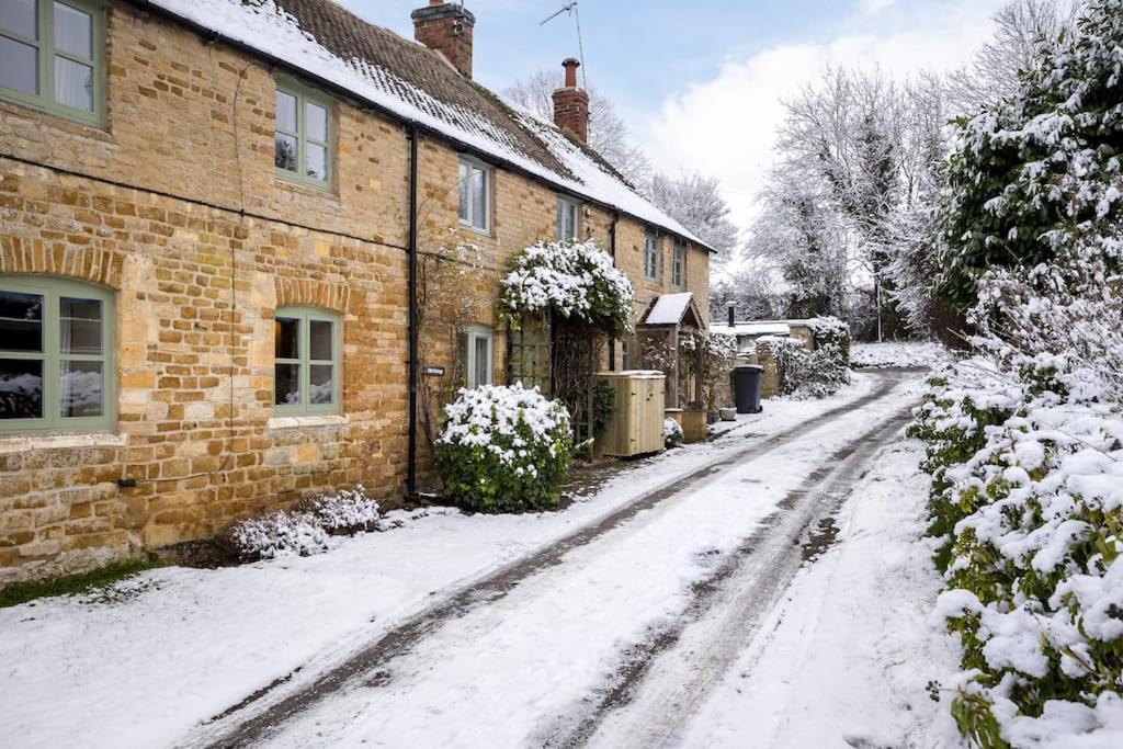 Charming 17Th Century Cotswold Cottage Adlestrop Exterior photo