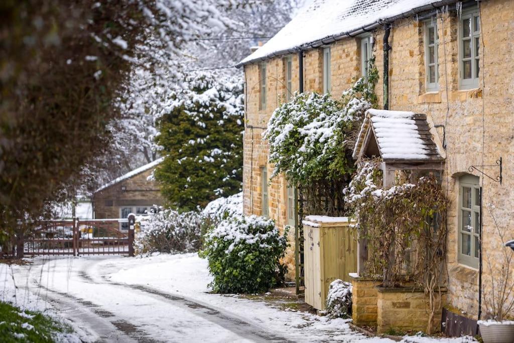 Charming 17Th Century Cotswold Cottage Adlestrop Exterior photo